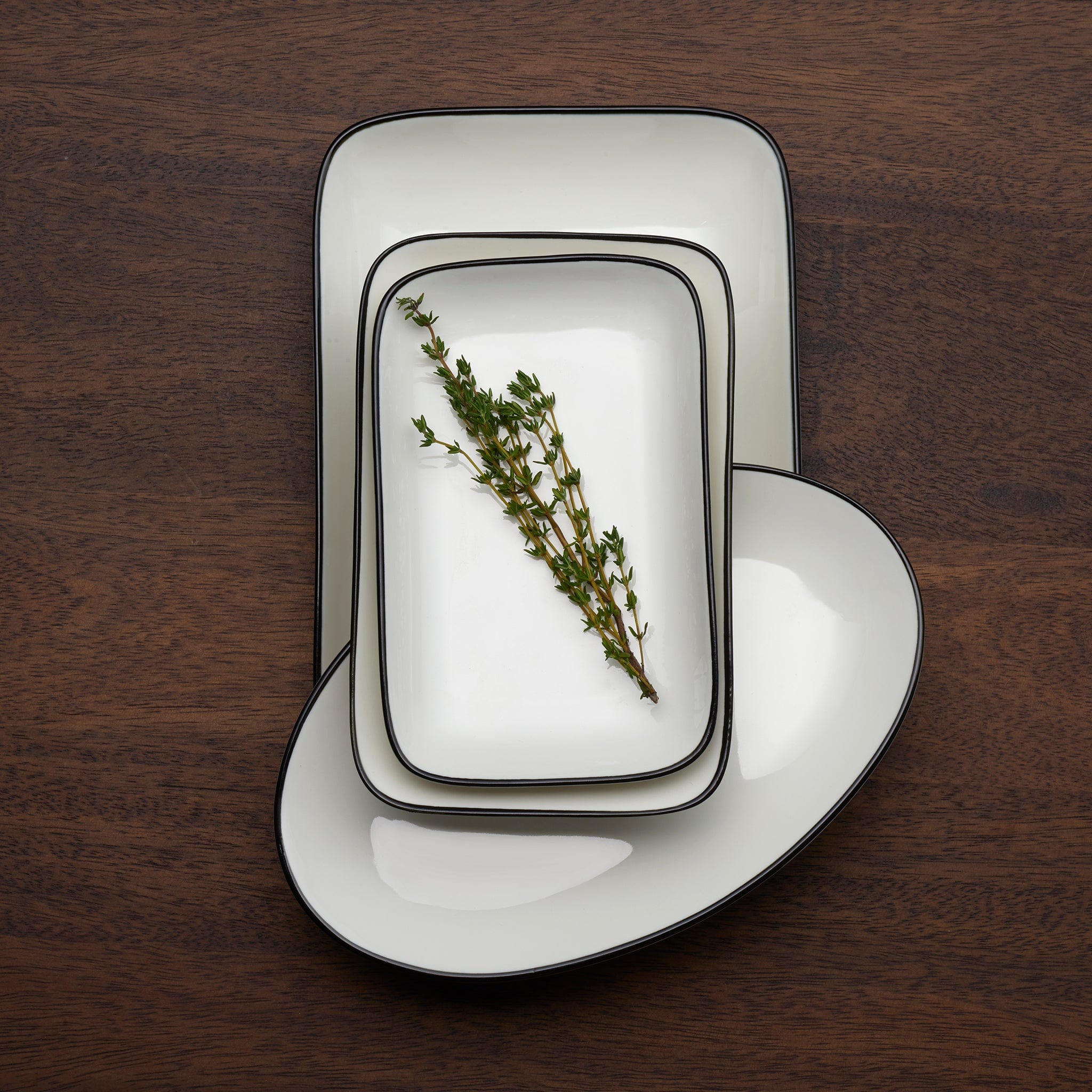 Bistro Pinstripe Porcelain Oval Platter 11x7" Black Pinstripe